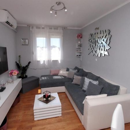 Апартаменты Apartman *Sanja* Омиш Экстерьер фото
