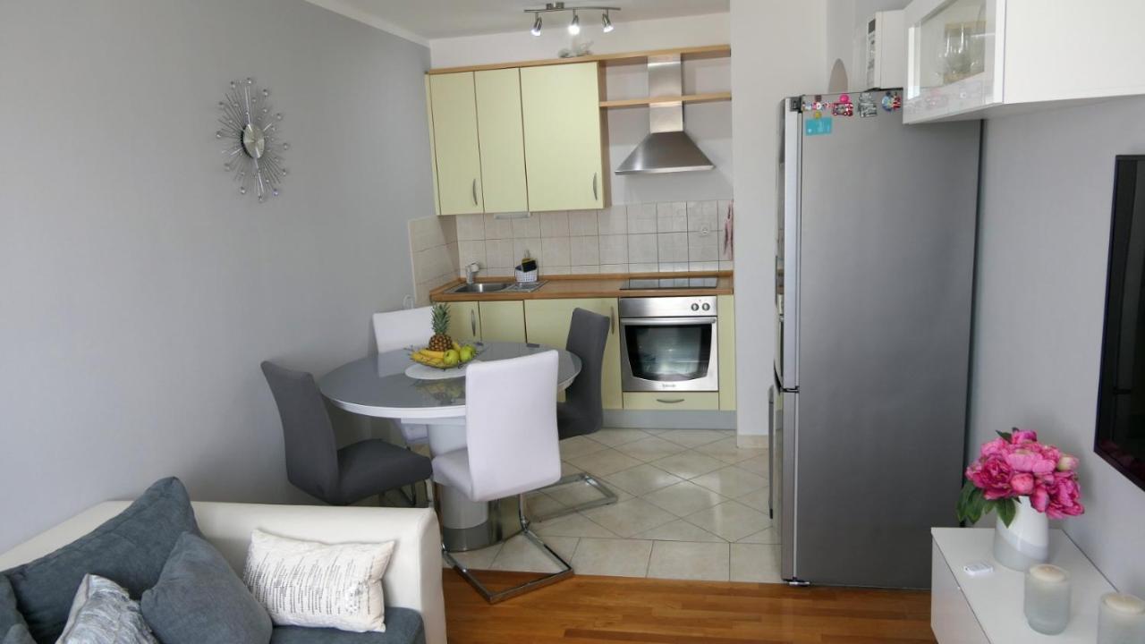 Апартаменты Apartman *Sanja* Омиш Экстерьер фото