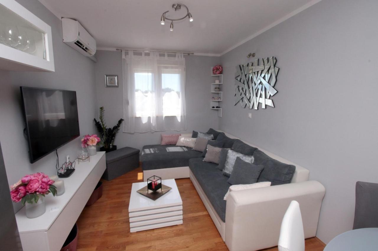 Апартаменты Apartman *Sanja* Омиш Экстерьер фото