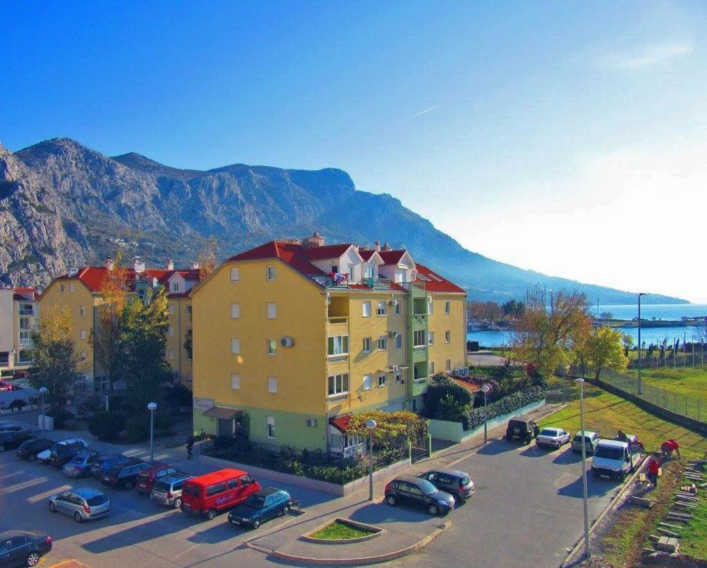 Апартаменты Apartman *Sanja* Омиш Экстерьер фото